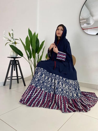 عباية قصة كلوش نوع القماش كريب و لنن لون كحلي مع ن...