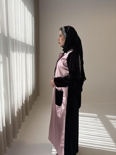 عباية قصة بليز قماش من الأمام جلد ومن الخلف مخمل