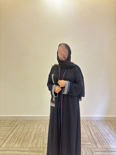 عباية كلوش سوداء كريب بتطريز هندسي