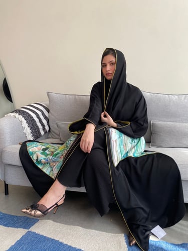 عباية كلوش كريب بطباعة فراشات متعددة الألوان