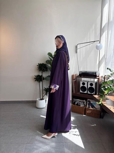 عباية نص كلوش كريب رويال موف فلورا