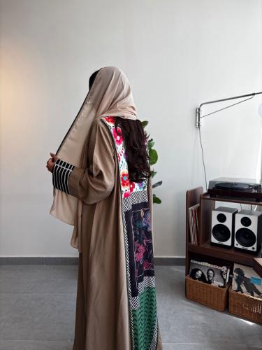 عباية كلوش لنن بيج بتفصيل ظهر مميز