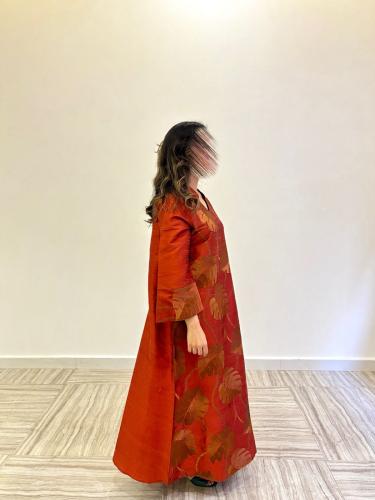 جلابية كلوش حمراء منقوشة بأكمام طويلة