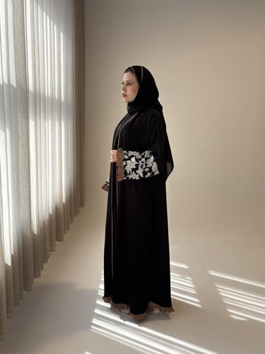 عباية كلوش كريب بأكمام كلوش أنثوية