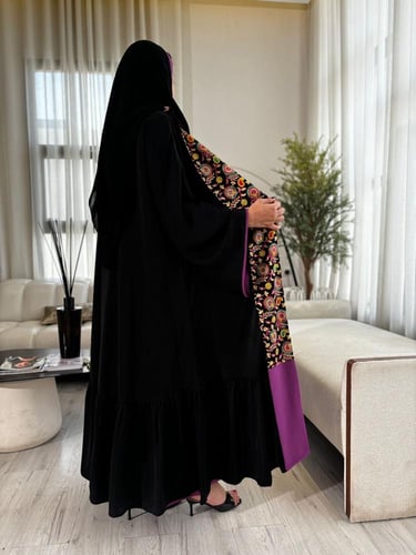 عباية قصة كلوش مع طبقة من الرفلز وتطريز من الامام