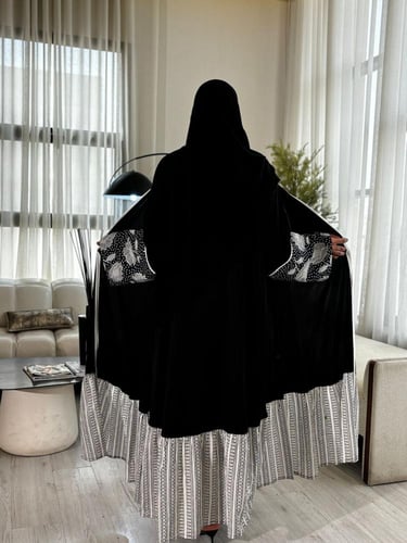 عباية سوداء كريب لنن مخلوط مشجر