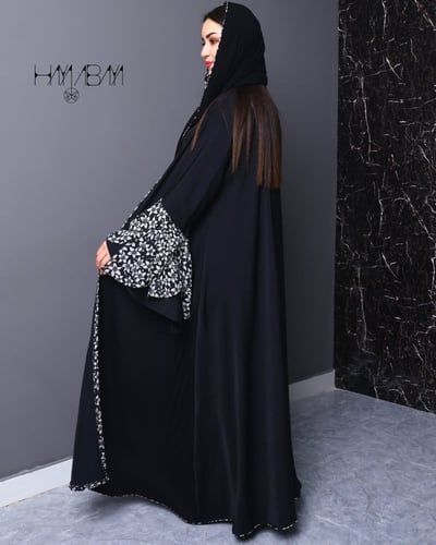عباية كلوش كريب بأكمام واسعة مزخرفة
