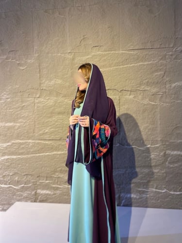 عباية كلوش من الكريب يمكن تنفيذها باللون الأسود