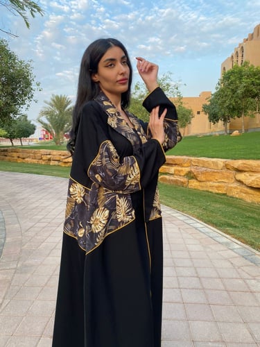 عباية كلوش كريب مودرن