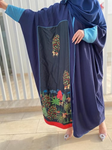 عباية قصة بشت بالون الكحلي وممكن تغير القصة والون...