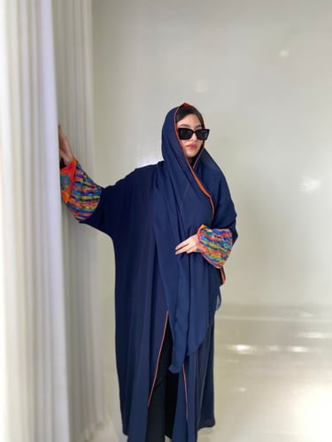 عباية نص بشت نوع القماش كريب وممكن يتغير لون العبا...