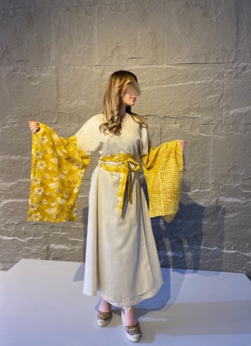 جلابية لنن فاخرة بتفاصيل أنثوية راقية