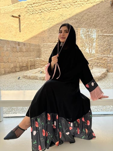 عباية قصة كلوش نوع القماش كريب