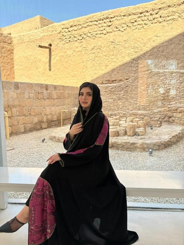 عباية قصة كلوش نوع القماش كريب