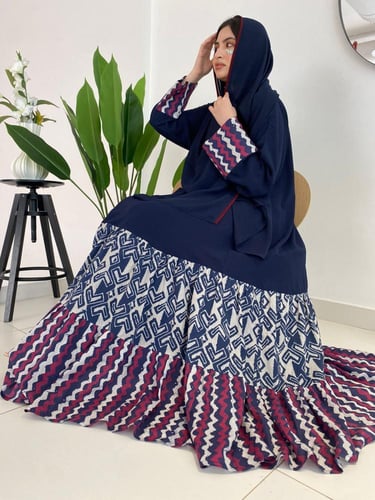 عباية قصة كلوش نوع القماش كريب و لنن لون كحلي مع ن...