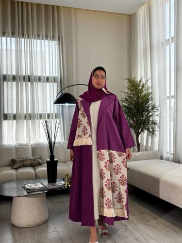 فستان داخلي أوف وايت تحت العباية