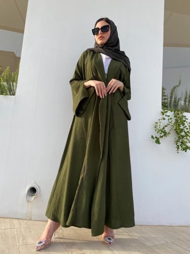 عباية قصة كلوش نوع القماش كريب وممكن تنفيذه بالون...