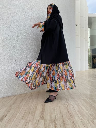 نوع القماش كريب القصة نص بشت وممكن تغير الون القصة...