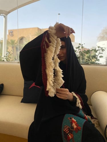 عباية قصة كلوش نوع القماش كريب لون اسود وممكن تغير...