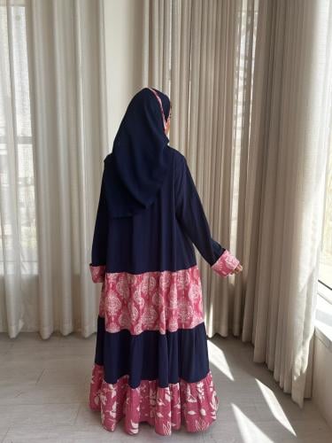 عباية كريب بـ طبقات رافلز أنيقة