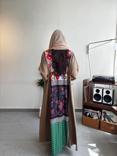 عباية كلوش لنن بيج بتفصيل ظهر مميز