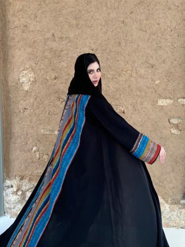 عباية قصة كلوش نوع القماش كريب وممكم تغير لون العب...