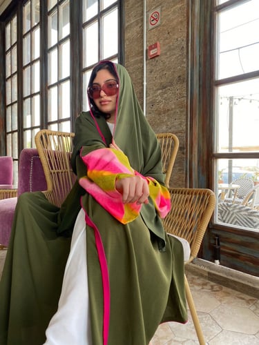 عباية كلوش كريب بأكمام مزخرفة