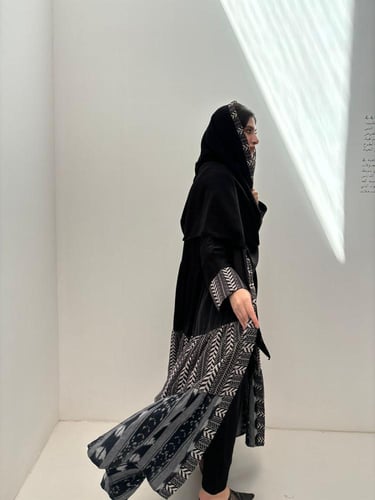 عباية قصة كلوش نوع القماش كريب