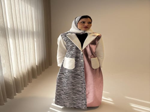 عباية بليزر جوخ بتفاصيل جلد ميتاليك وردي وجلد زيبر...