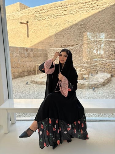 عباية قصة كلوش نوع القماش كريب