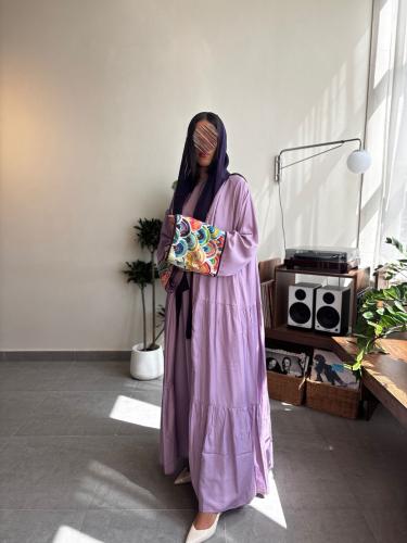 عباية قطن مخلوط بقصة رفلز ناعمة بحواف أنثوية