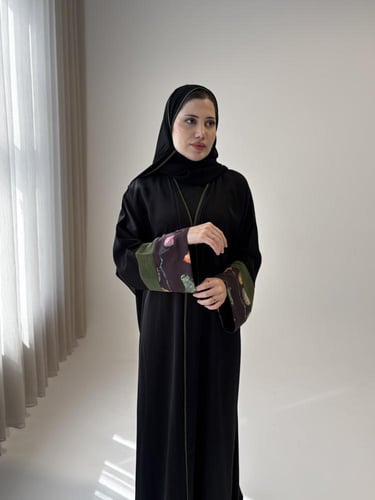 عباية كلوش كريب مزخرفة على الظهر