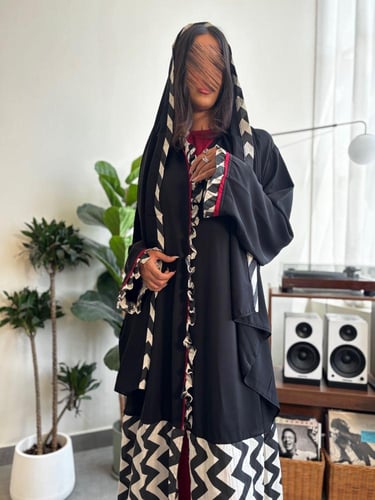 عباية رفلز كريب ولنن أسود وعنابي