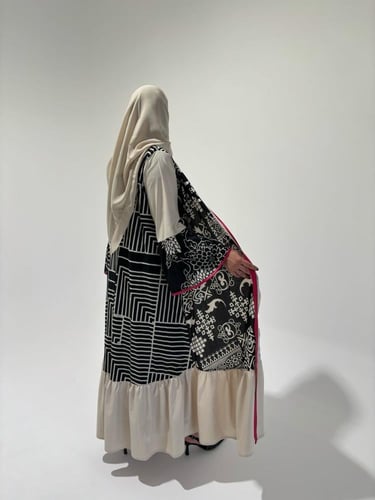 عباية كلوش مع قصة رفلز نوع القماش كريب وقطن هندي و...