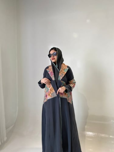 عبايه قصة كلوش نوع القماش كريب اذا لك رغبة في تغير...