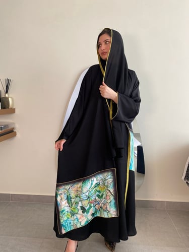 عباية كلوش كريب بطباعة فراشات متعددة الألوان