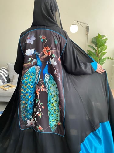 عباية قصة كلوش نوع القماش كريب وممكن يتغير لون الع...