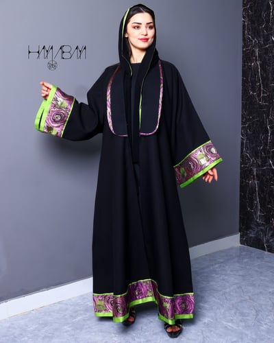 عباية كلوش كريب سوداء بأطراف مشجرة