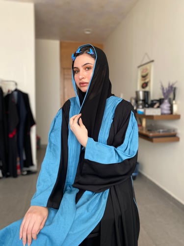 عباية قصة كلوش نوع القماش كريب مع طباعة من الخلف ل...