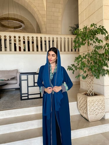 عباية كلوش كريب قصة ظهر ولياقة وأكمام مشجرة