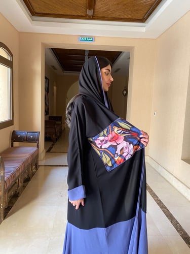 عباية كريب كلوش بعدة نقشات متنوعة