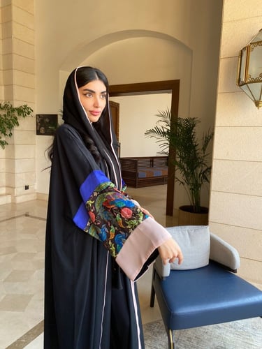 عباية كريب نص بشت بأكمام مشجرة