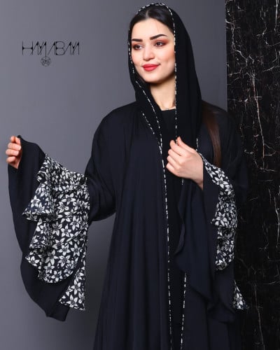 عباية كلوش كريب بأكمام واسعة مزخرفة