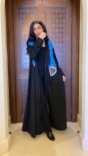 عباية شامواه سوداء شتوية كلوش مع رسمة وشاح علي الي...