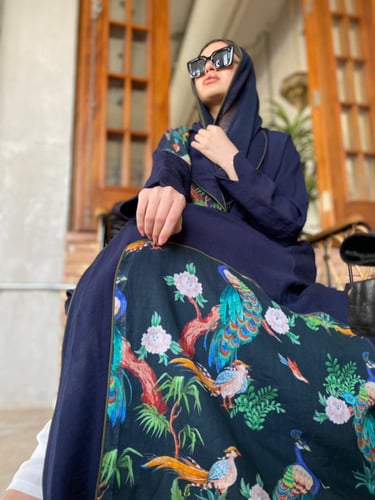 عباية قصة كلوش نوع القماش كريب مع إمكانية تغير لون...