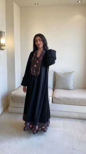 عباية شمواه شتوية قصة كلوش بأكمام فرو