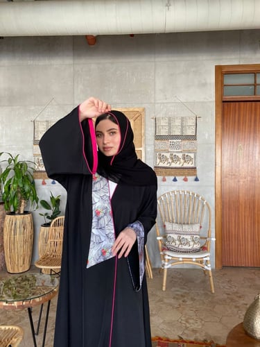 نوع القماش كريب قصة كلوش مع إضافة قيطان فوشي ع كام...