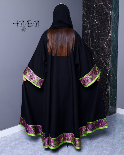 عباية كلوش كريب سوداء بأطراف مشجرة