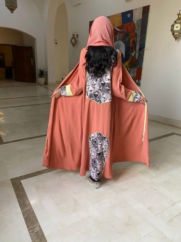 عباية كلوش كريب بلون كلاسيكي