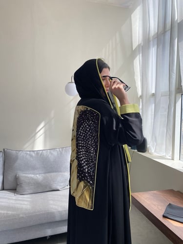 عباية كلوش كريب بأكمام ضيقة